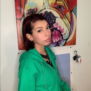 Meet your Posher, Adela